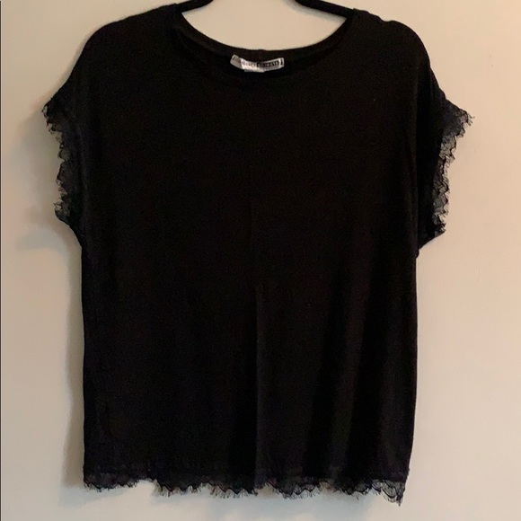 Black top size L with lace accents - Picture 1 of 3